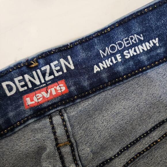 Levi's Size 28 Denim Denizen Capris - Picture 3 of 5